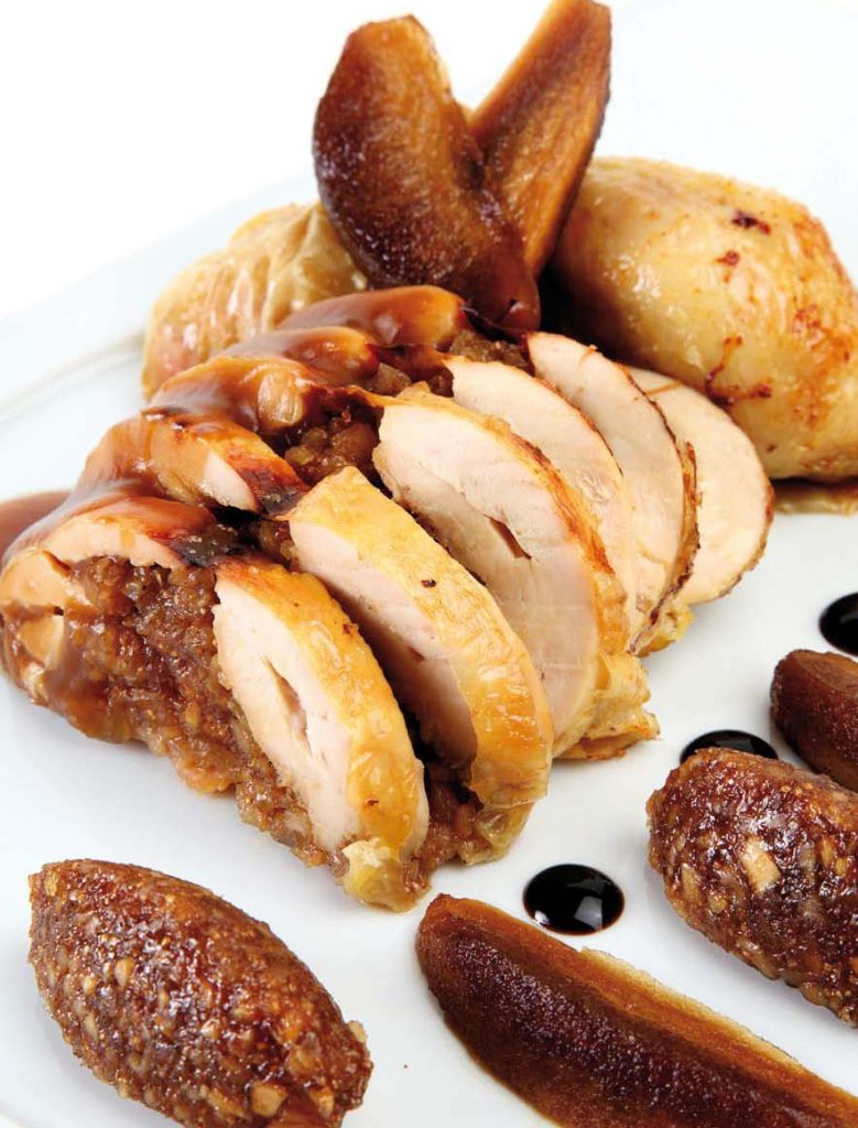 Pollo relleno de huevo