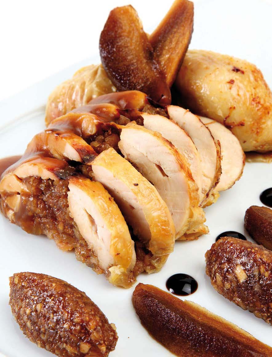 Pollo relleno de huevo
